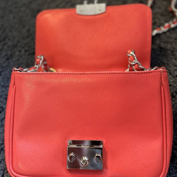 LIKE NEW CONDITION COCCINELLE RED SHOULDER BAG - Picture 3 of 5